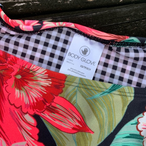 Body Glove Bikini Set with Two bottoms - Picture 7 of 8